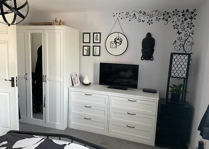 Cosy Home From Home With Private Bathroom - Free Parking