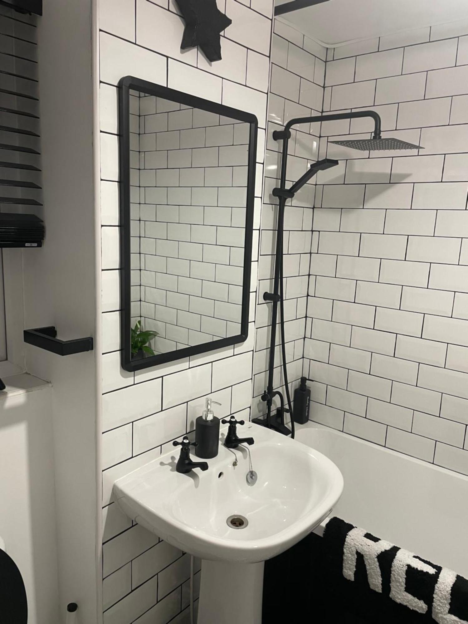 Cosy From With Private Bathroom - Free Parking Habitación en casa particular *